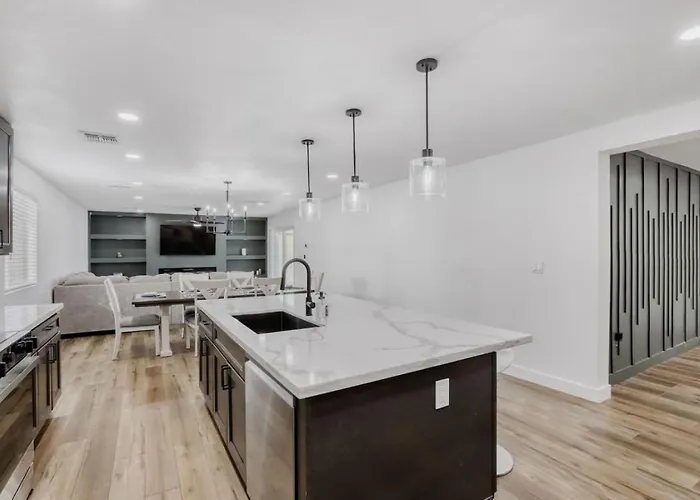 4br Basecamp, Mins To Cubs Spring Training Holiday home *