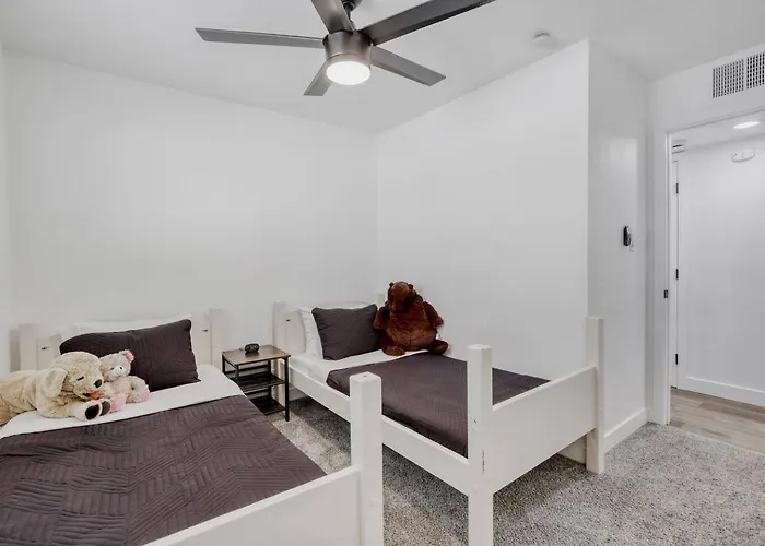 Holiday home 4br Basecamp, Mins To Cubs Spring Training *